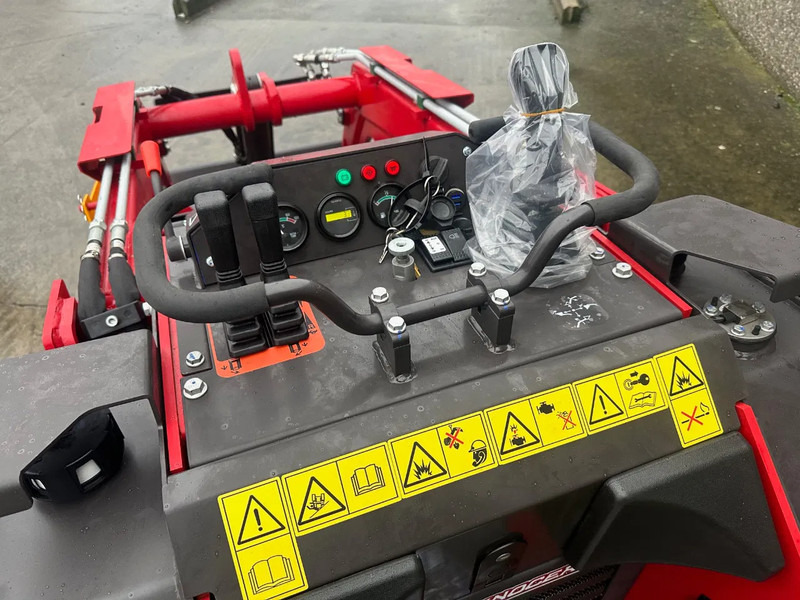 Rhinoceros KS925 - Bulldozer: foto 3 Rhinoceros KS925 - Bulldozer: foto 3