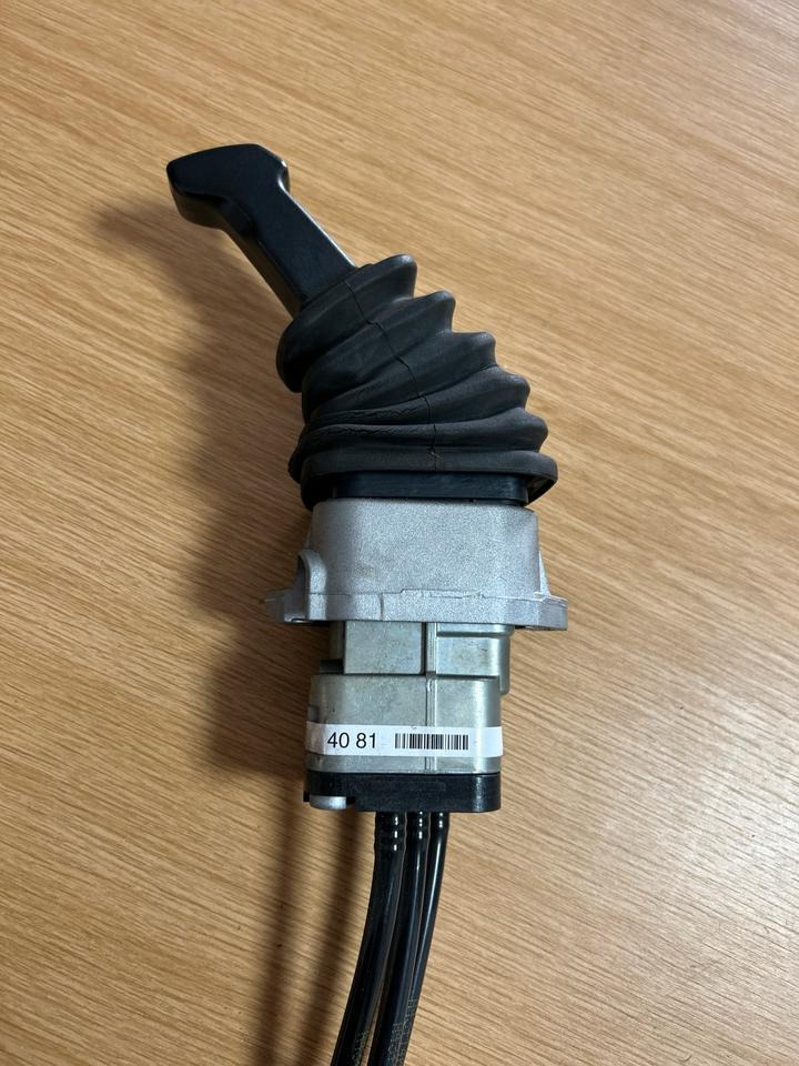 Atego 4 EU 6 bremsventil Handbremsventil KNORR-BREMSE A0044304081 - Válvula de freno para Camión: foto 3 Atego 4 EU 6 bremsventil Handbremsventil KNORR-BREMSE A0044304081 - Válvula de freno para Camión: foto 3