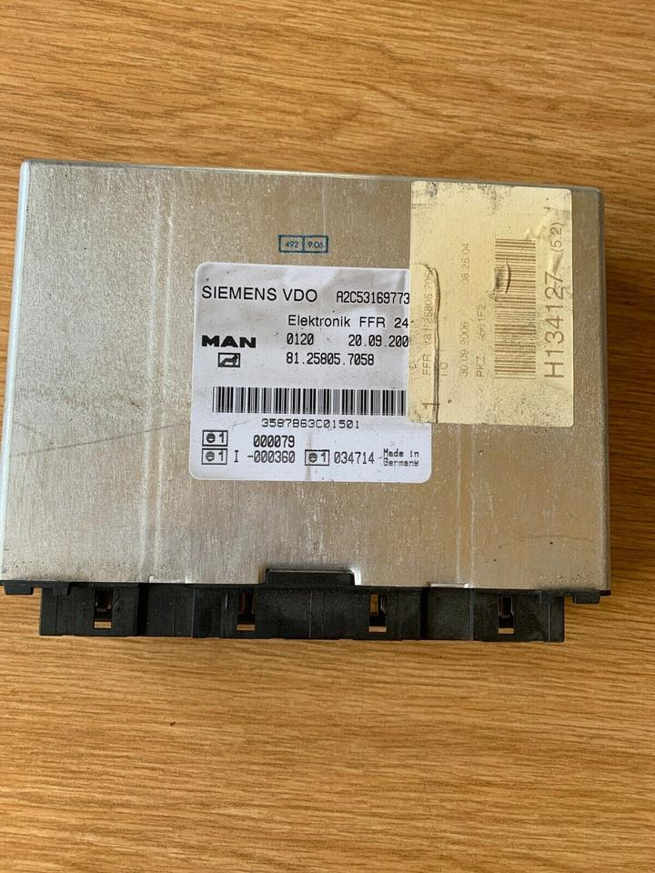 ELEKTRONIK FFR SIEMENS VDO Steuergerät MAN Nr. 81.25805.7058 - Unidad de control para Camión: foto 1 ELEKTRONIK FFR SIEMENS VDO Steuergerät MAN Nr. 81.25805.7058 - Unidad de control para Camión: foto 1