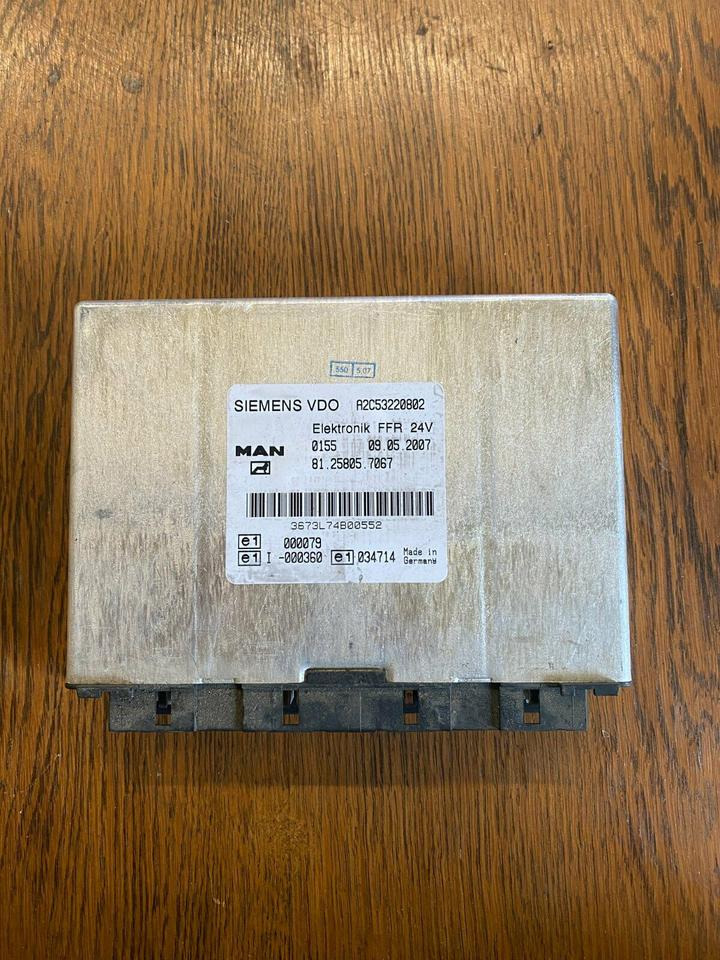 Elektronik FFR SIEMENS VDO Steuergerät MAN 81.25805.7067 - Unidad de control para Camión: foto 1 Elektronik FFR SIEMENS VDO Steuergerät MAN 81.25805.7067 - Unidad de control para Camión: foto 1