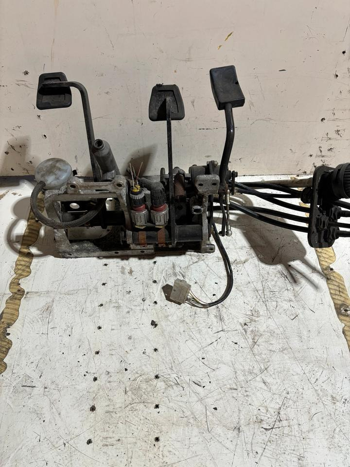 Haldex Betriebsbremsventil 320063111 - Válvula de freno para Camión: foto 2 Haldex Betriebsbremsventil 320063111 - Válvula de freno para Camión: foto 2