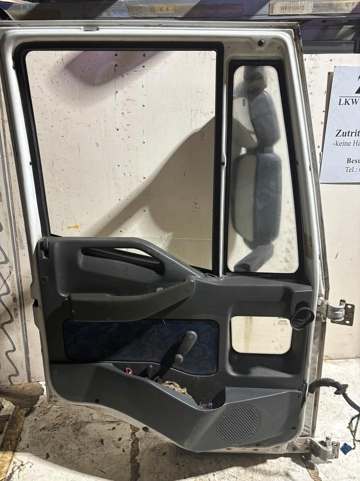 IVECO Euro Cargo Fahrertür, weiß,Spiegel&Verkleidung LN 19 - Puerta y piezas para Camión: foto 3 IVECO Euro Cargo Fahrertür, weiß,Spiegel&Verkleidung LN 19 - Puerta y piezas para Camión: foto 3
