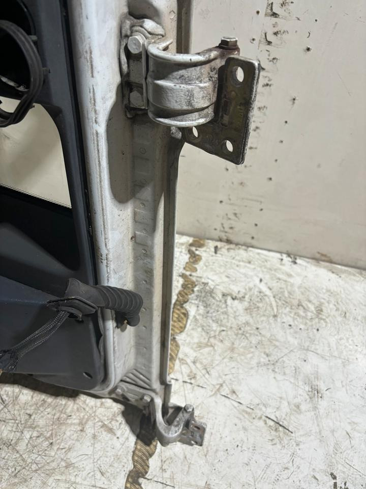 IVECO Euro Cargo Fahrertür, weiß,Spiegel&Verkleidung LN 19 - Puerta y piezas para Camión: foto 4 IVECO Euro Cargo Fahrertür, weiß,Spiegel&Verkleidung LN 19 - Puerta y piezas para Camión: foto 4