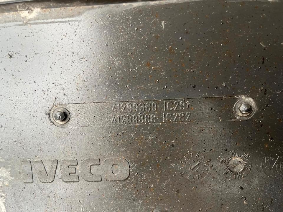 IVECO Stralis 450 Kotflügel vorne rechts 41299389 / 41299388 - Guardabarros para Camión: foto 2 IVECO Stralis 450 Kotflügel vorne rechts 41299389 / 41299388 - Guardabarros para Camión: foto 2