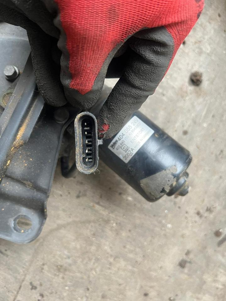 IVECO Stralis Scheibenwischer, Wischergestänge mit Motor 99439637 - Limpiaparabrisas para Camión: foto 5 IVECO Stralis Scheibenwischer, Wischergestänge mit Motor 99439637 - Limpiaparabrisas para Camión: foto 5