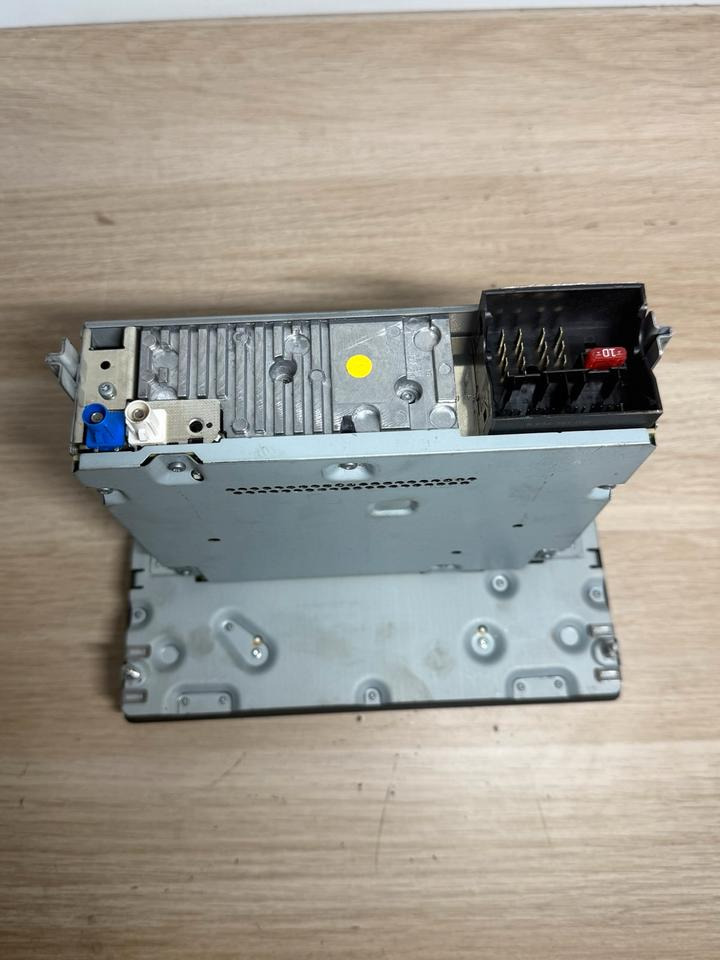 MAN BOSCH Multimedia Radio 81.28100-6026 - Sistema de navegación para Camión: foto 4 MAN BOSCH Multimedia Radio 81.28100-6026 - Sistema de navegación para Camión: foto 4