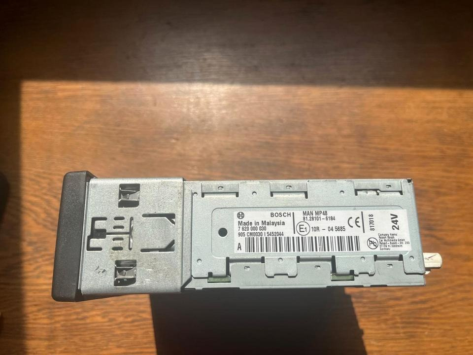 MAN Bosch Multimedia Radio 24V 81.28101-6184 - Sistema de navegación para Camión: foto 3 MAN Bosch Multimedia Radio 24V 81.28101-6184 - Sistema de navegación para Camión: foto 3