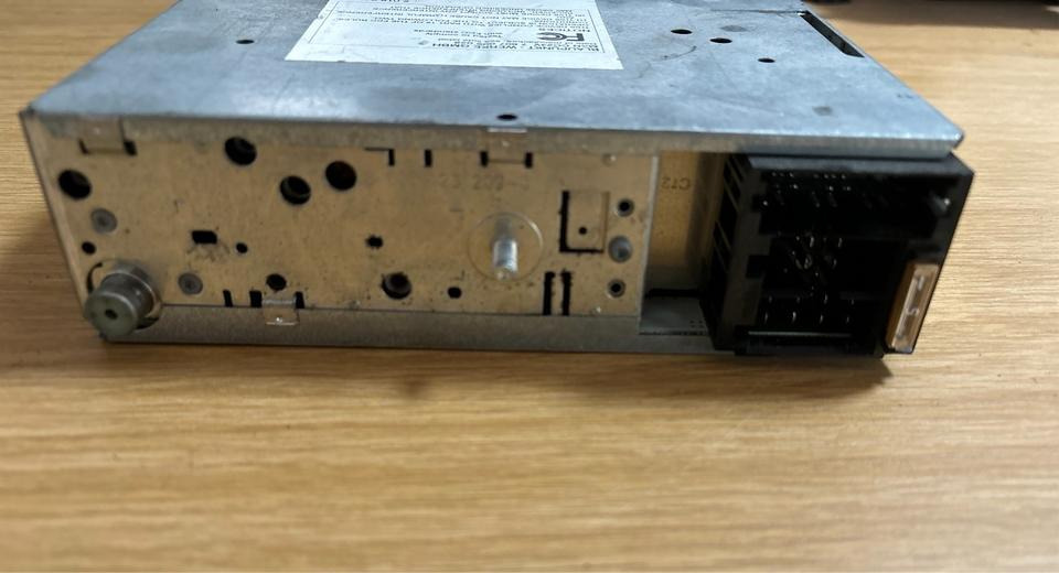 MAN CC24V BLAUPUNKT Radio 81.28101-6166 - Cabina e interior para Camión: foto 2 MAN CC24V BLAUPUNKT Radio 81.28101-6166 - Cabina e interior para Camión: foto 2