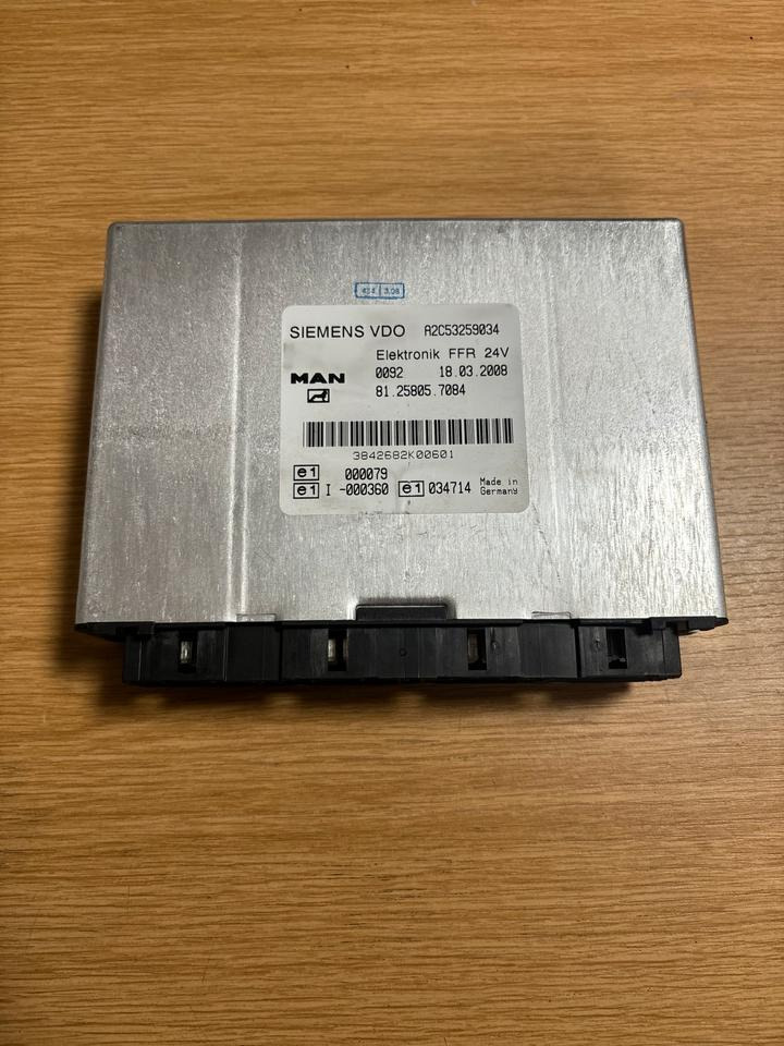 MAN SIEMENS VDO ELEKTRONIK FFR Steuergerät 81258057084 - Unidad de control para Camión: foto 1 MAN SIEMENS VDO ELEKTRONIK FFR Steuergerät 81258057084 - Unidad de control para Camión: foto 1
