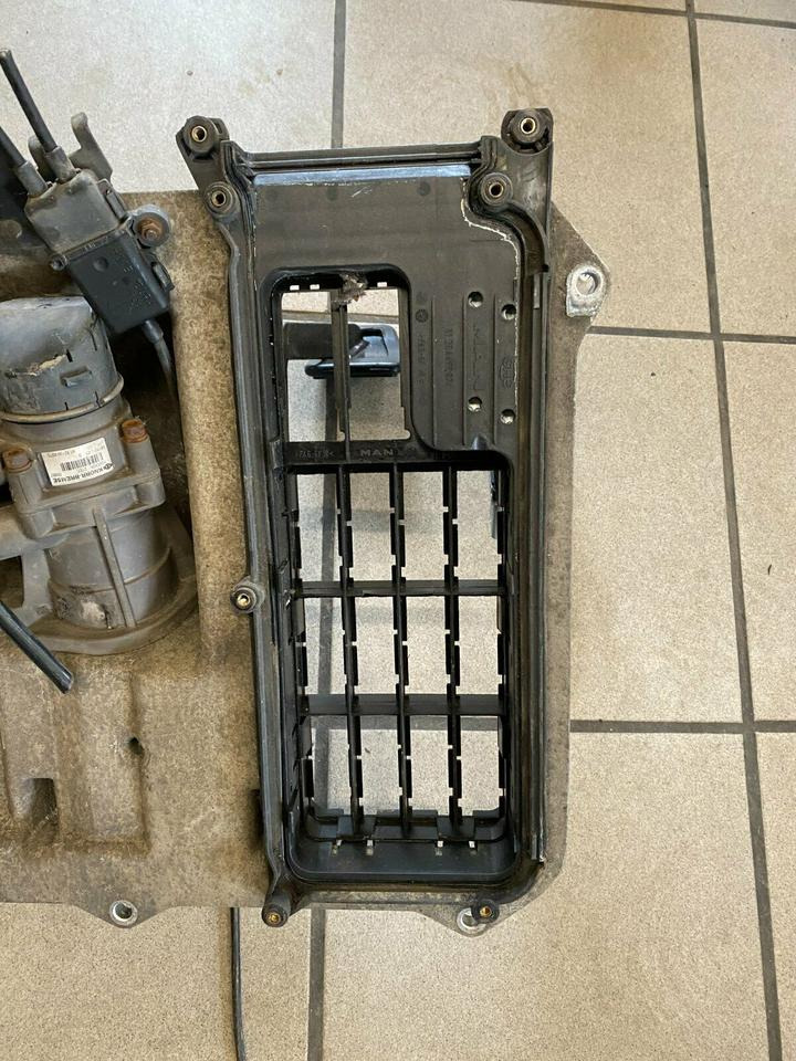 MAN TGA TGX Fußbremsventil 81259706103 Knorr-Bremse 81521306275 - Válvula de freno para Camión: foto 2 MAN TGA TGX Fußbremsventil 81259706103 Knorr-Bremse 81521306275 - Válvula de freno para Camión: foto 2