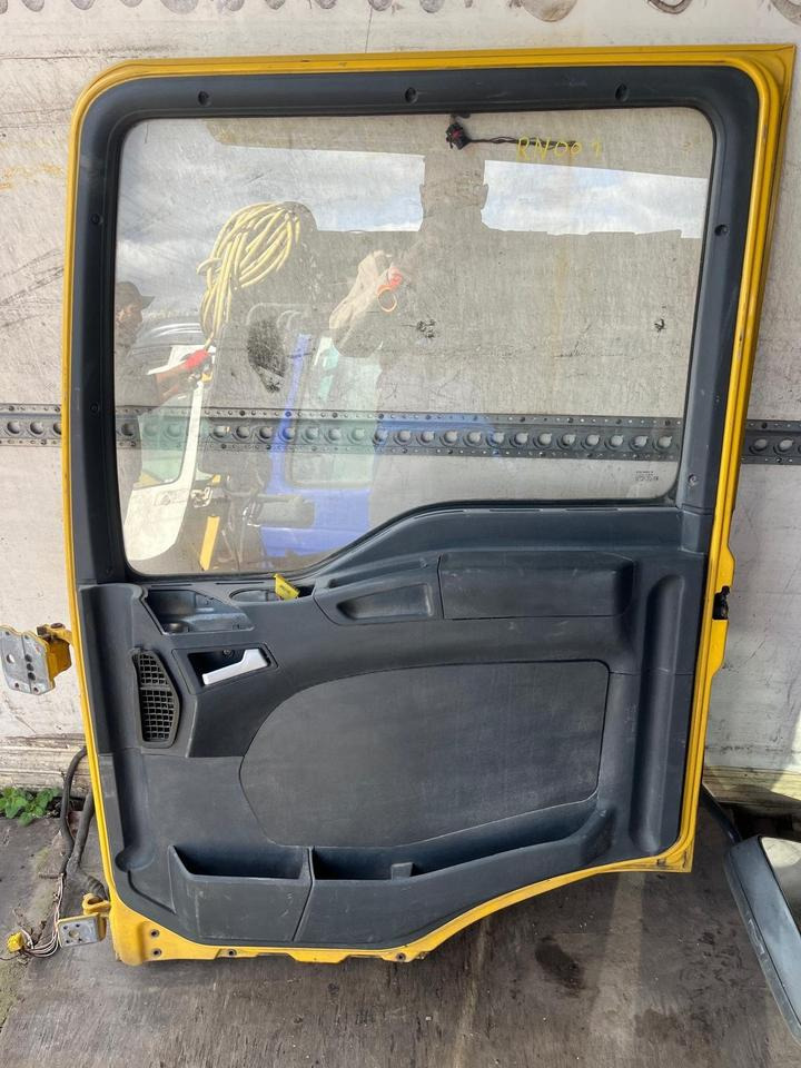 MAN TGL 12.240 Beifahrertür, Tür vorne rechts gelb RN001 - Puerta y piezas para Camión: foto 2 MAN TGL 12.240 Beifahrertür, Tür vorne rechts gelb RN001 - Puerta y piezas para Camión: foto 2