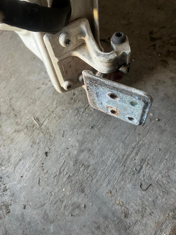 MAN TGL 12.240 Fahrertür, Tür links weiß mit Spiegel RN005 - Puerta y piezas para Camión: foto 4 MAN TGL 12.240 Fahrertür, Tür links weiß mit Spiegel RN005 - Puerta y piezas para Camión: foto 4