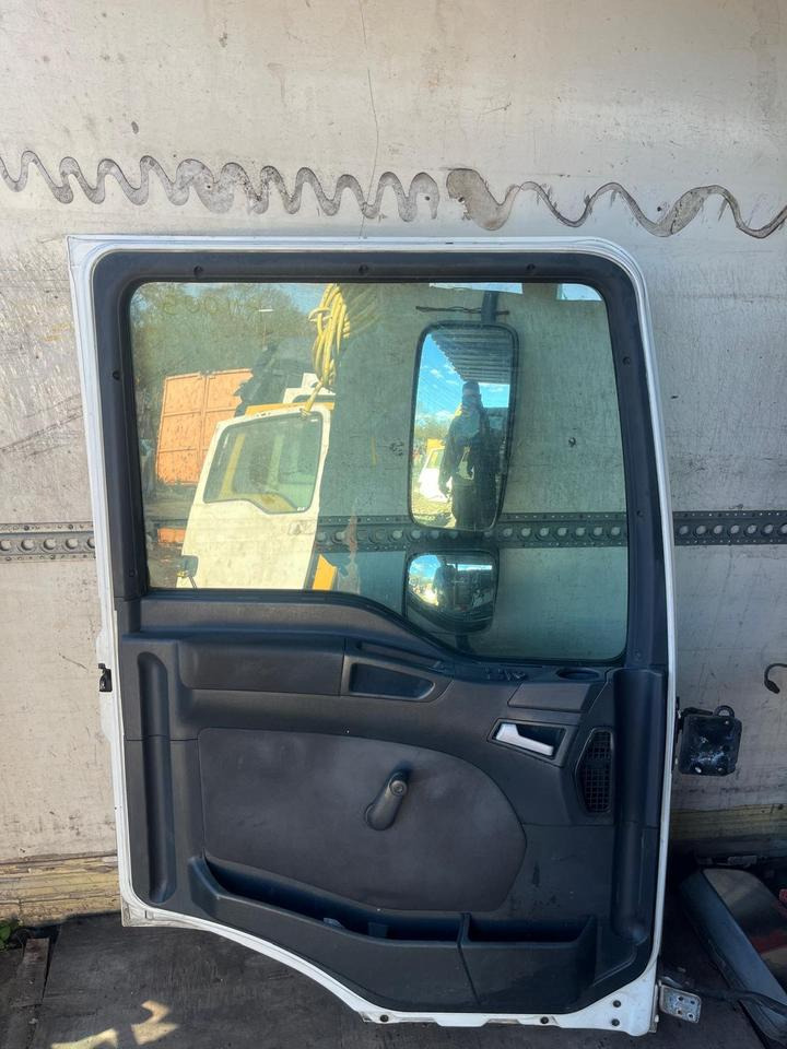 MAN TGL 12.240 Fahrertür, Tür links weiß mit Spiegel RN005 - Puerta y piezas para Camión: foto 2 MAN TGL 12.240 Fahrertür, Tür links weiß mit Spiegel RN005 - Puerta y piezas para Camión: foto 2