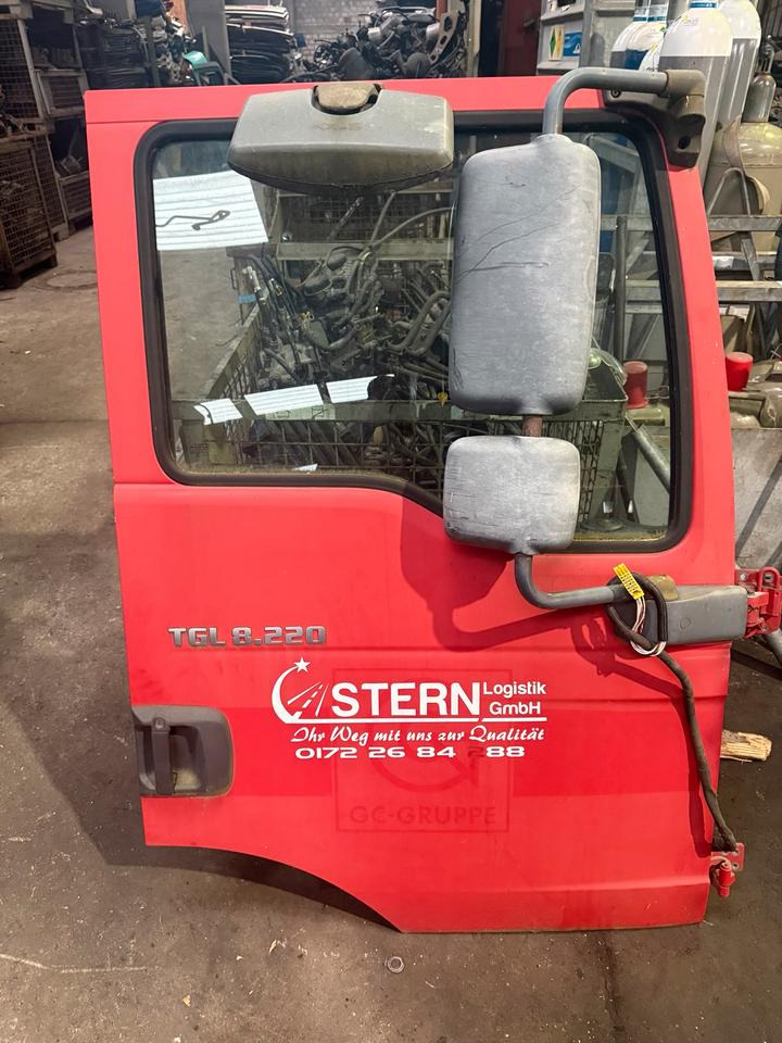 MAN TGL Beifahrertür Rot Spiegel Innenverkleidung - Puerta y piezas para Camión: foto 1 MAN TGL Beifahrertür Rot Spiegel Innenverkleidung - Puerta y piezas para Camión: foto 1