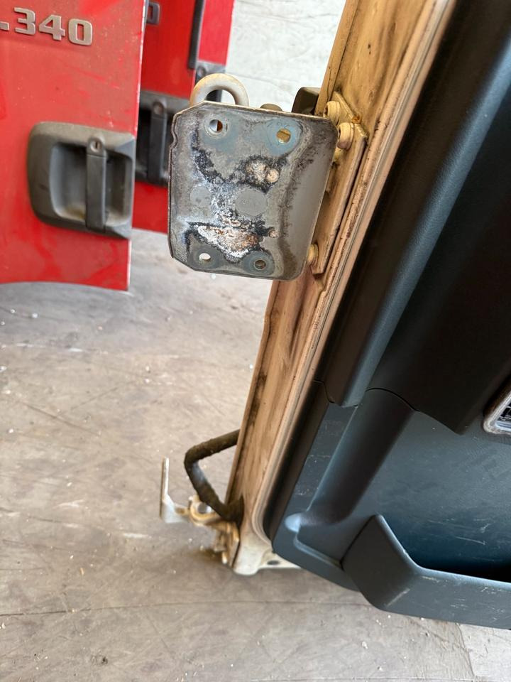 MAN TGL Beifahrertür Weiß Spiegel Innenverkleidung - Puerta y piezas para Camión: foto 3 MAN TGL Beifahrertür Weiß Spiegel Innenverkleidung - Puerta y piezas para Camión: foto 3