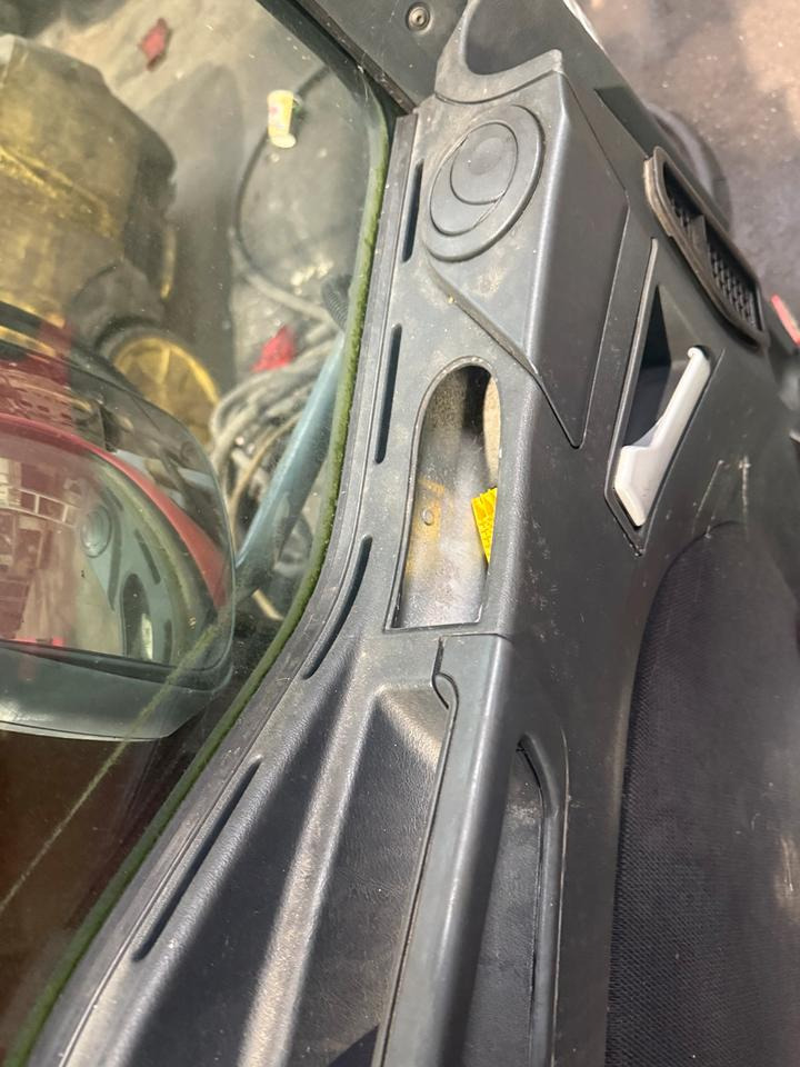 MAN TGL Fahrertür Rot Spiegel Innenverkleidung - Puerta y piezas para Camión: foto 4 MAN TGL Fahrertür Rot Spiegel Innenverkleidung - Puerta y piezas para Camión: foto 4