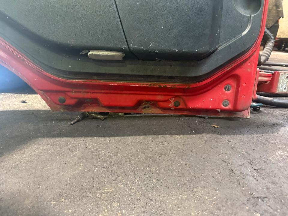 MAN TGL Fahrertür Rot Spiegel Innenverkleidung - Puerta y piezas para Camión: foto 3 MAN TGL Fahrertür Rot Spiegel Innenverkleidung - Puerta y piezas para Camión: foto 3