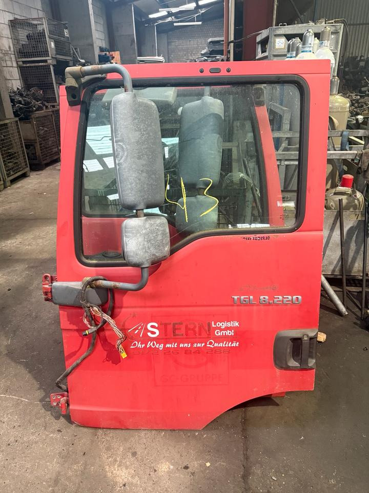 MAN TGL Fahrertür Rot Spiegel Innenverkleidung - Puerta y piezas para Camión: foto 1 MAN TGL Fahrertür Rot Spiegel Innenverkleidung - Puerta y piezas para Camión: foto 1