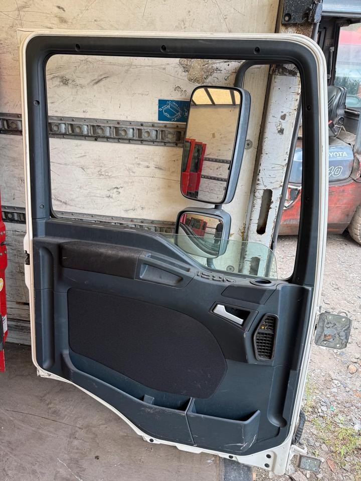 MAN TGL Fahrertür Weiß Spiegel Innenverkleidung - Puerta y piezas para Camión: foto 2 MAN TGL Fahrertür Weiß Spiegel Innenverkleidung - Puerta y piezas para Camión: foto 2