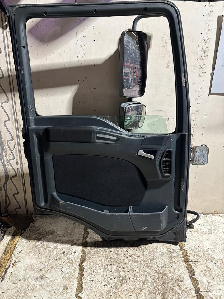 MAN TGL Fahrertür,grau Spiegel&Innenverkleidung Euro 5/6 LN 24 - Puerta y piezas para Camión: foto 3 MAN TGL Fahrertür,grau Spiegel&Innenverkleidung Euro 5/6 LN 24 - Puerta y piezas para Camión: foto 3