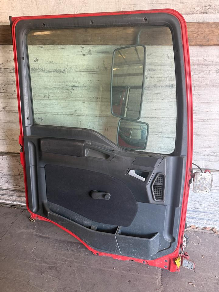 MAN TGM Fahrertür Rot Spiegel Innenverkleidung LN 65 - Puerta y piezas para Camión: foto 2 MAN TGM Fahrertür Rot Spiegel Innenverkleidung LN 65 - Puerta y piezas para Camión: foto 2