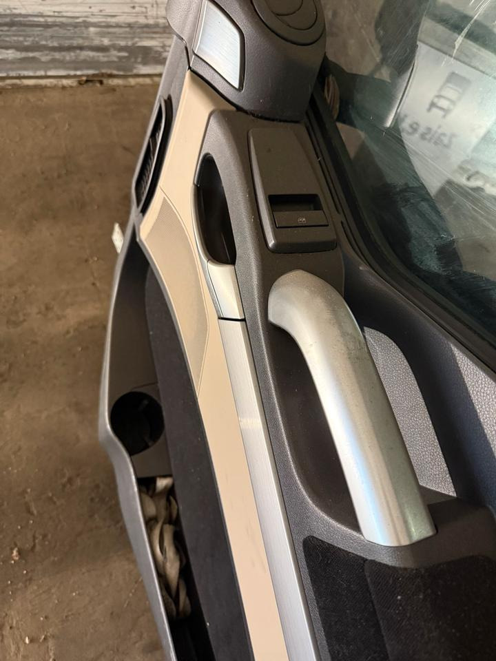 MAN TGS EU6 Beifahrertür Grau Spiegel Innenverkleidung LN 49 - Puerta y piezas para Camión: foto 4 MAN TGS EU6 Beifahrertür Grau Spiegel Innenverkleidung LN 49 - Puerta y piezas para Camión: foto 4