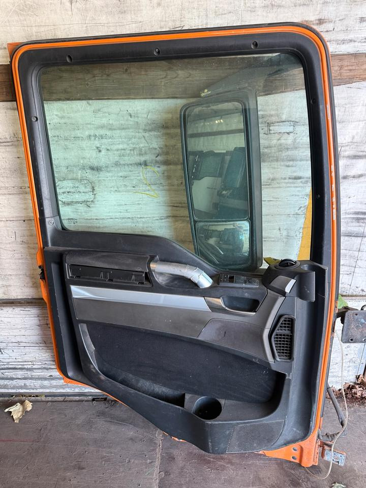 MAN TGS EU6 Fahrertür Orange Spiegel Innenverkleidung LN 79 - Puerta y piezas para Camión: foto 2 MAN TGS EU6 Fahrertür Orange Spiegel Innenverkleidung LN 79 - Puerta y piezas para Camión: foto 2