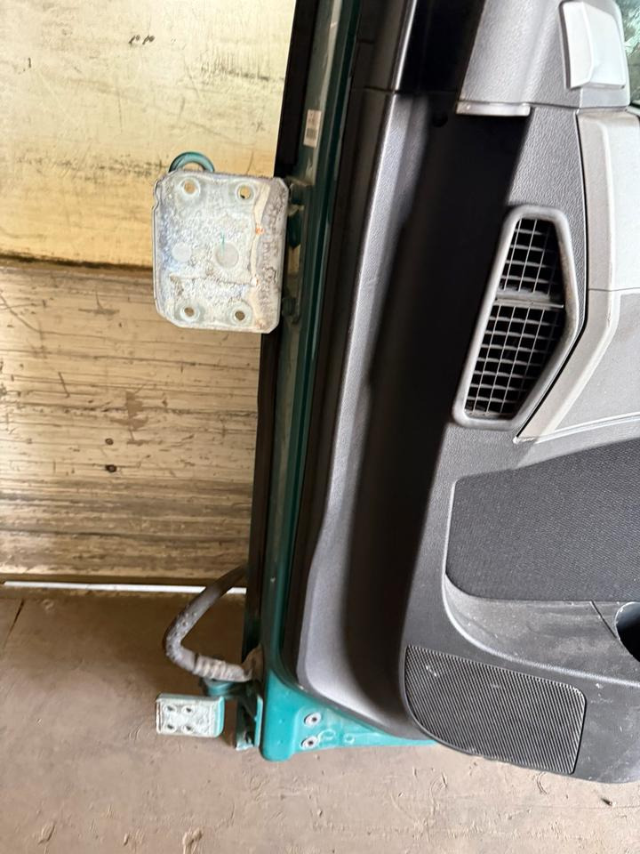 MAN TGX Beifahrertür Grün Spiegel Innenverkleidung LN 61 - Puerta y piezas para Camión: foto 3 MAN TGX Beifahrertür Grün Spiegel Innenverkleidung LN 61 - Puerta y piezas para Camión: foto 3