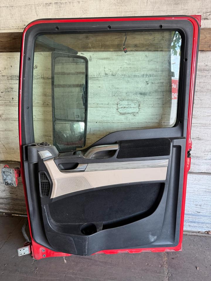 MAN TGX Beifahrertür Rot Spiegel Innenverkleidung LN 62 - Puerta y piezas para Camión: foto 2 MAN TGX Beifahrertür Rot Spiegel Innenverkleidung LN 62 - Puerta y piezas para Camión: foto 2
