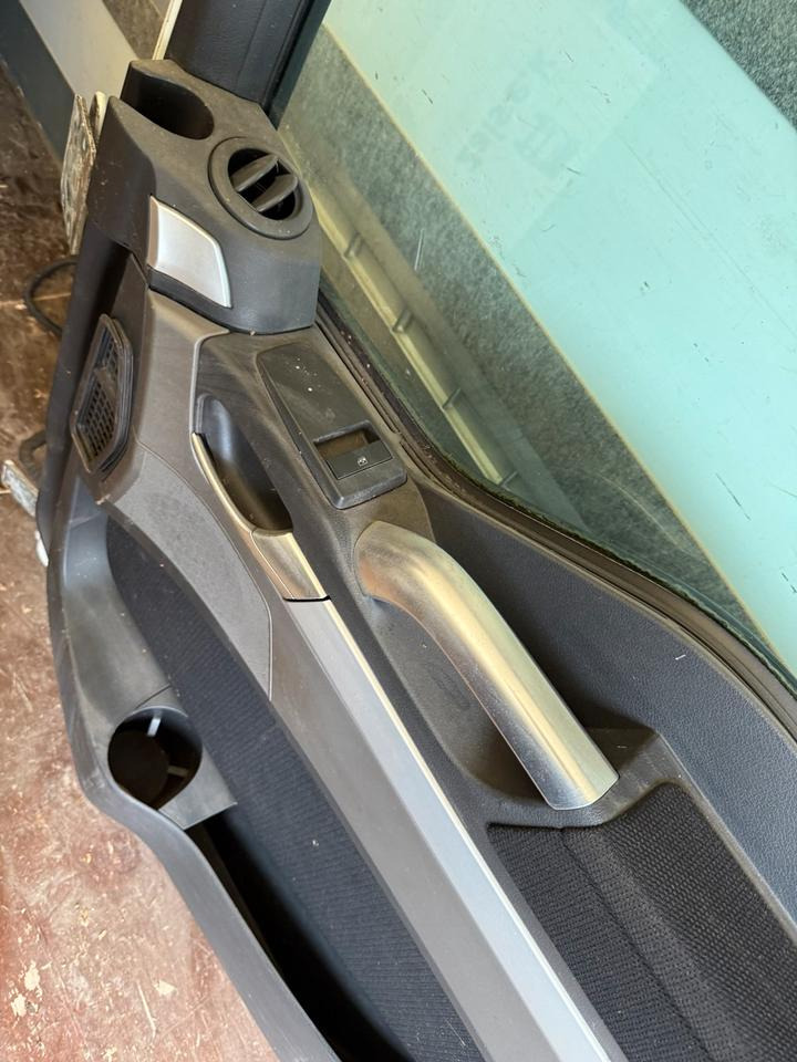 MAN TGX Beifahrertür Weiß Innenverkleidung LN 67 - Puerta y piezas para Camión: foto 5 MAN TGX Beifahrertür Weiß Innenverkleidung LN 67 - Puerta y piezas para Camión: foto 5