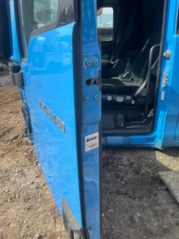 MAN TGX EU6 Fahrertür, Tür blau, Spiegel & Innenverkleidung - Puerta y piezas para Camión: foto 5 MAN TGX EU6 Fahrertür, Tür blau, Spiegel & Innenverkleidung - Puerta y piezas para Camión: foto 5