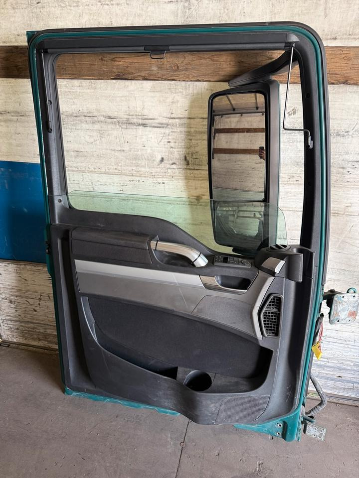 MAN TGX Fahrertür Grün Spiegel Innenverkleidung LN 60 - Puerta y piezas para Camión: foto 2 MAN TGX Fahrertür Grün Spiegel Innenverkleidung LN 60 - Puerta y piezas para Camión: foto 2