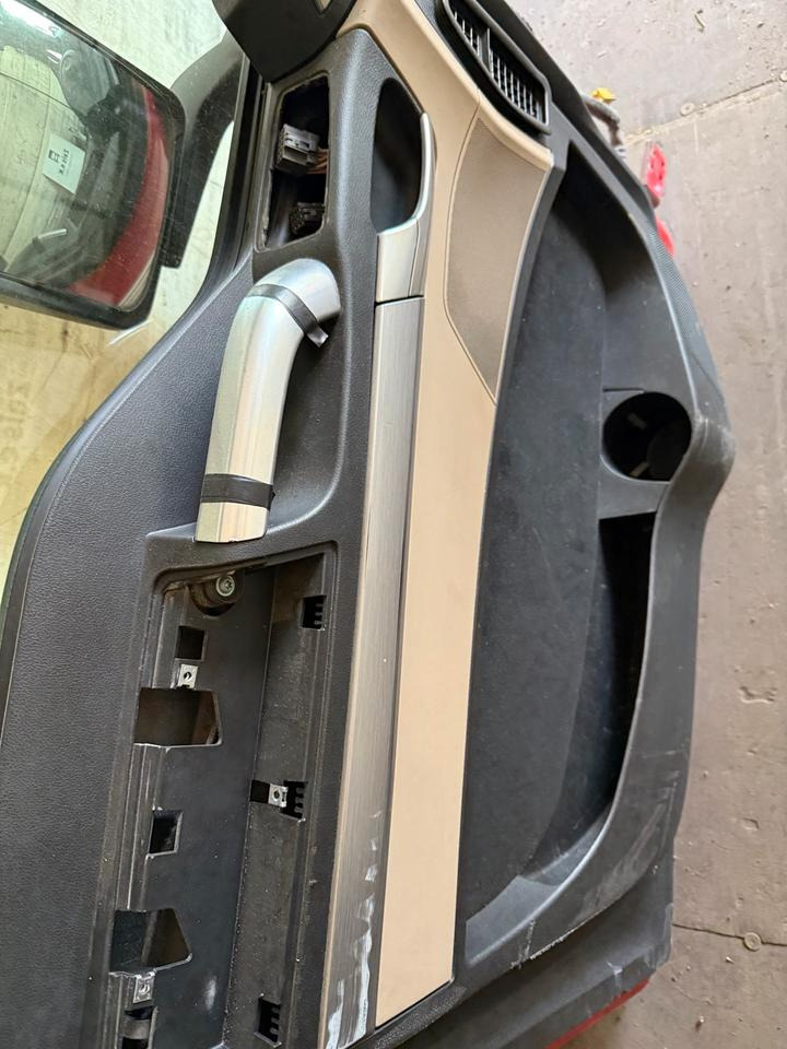 MAN TGX Fahrertür Rot Spiegel Innenverkleidung LN 63 - Puerta y piezas para Camión: foto 5 MAN TGX Fahrertür Rot Spiegel Innenverkleidung LN 63 - Puerta y piezas para Camión: foto 5