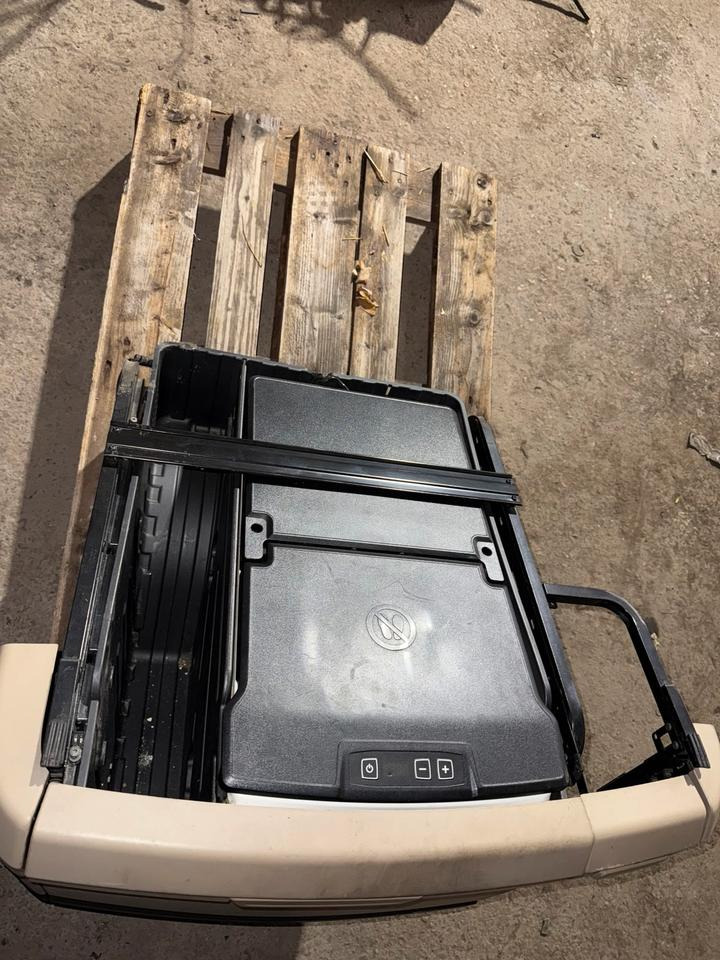 MAN TGX Kühlbox / Kühlschrank 81.63910-6163 - Cabina e interior para Camión: foto 3 MAN TGX Kühlbox / Kühlschrank 81.63910-6163 - Cabina e interior para Camión: foto 3