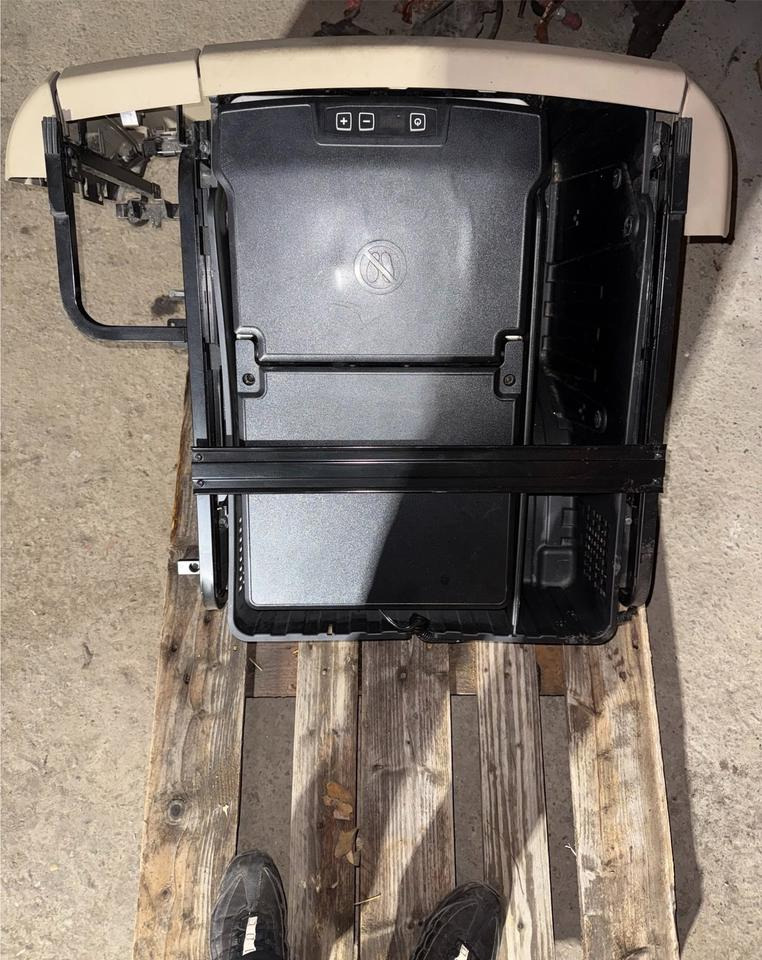 MAN TGX Kühlbox / Kühlschrank 81.63910-6163 - Cabina e interior para Camión: foto 5 MAN TGX Kühlbox / Kühlschrank 81.63910-6163 - Cabina e interior para Camión: foto 5