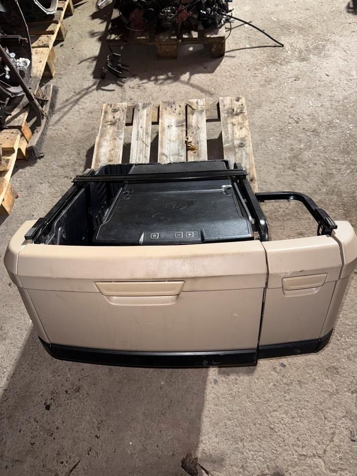 MAN TGX Kühlbox / Kühlschrank 81.63910-6163 - Cabina e interior para Camión: foto 1 MAN TGX Kühlbox / Kühlschrank 81.63910-6163 - Cabina e interior para Camión: foto 1