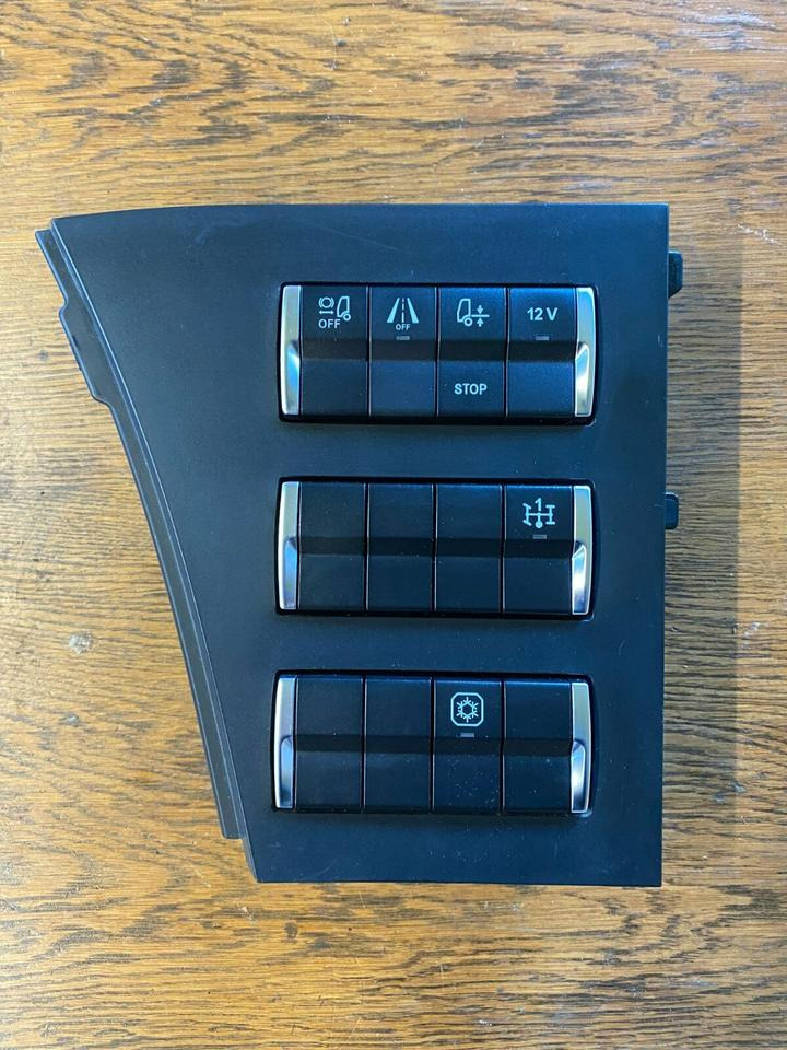 Mercedes Actros MP4 Bedienungspanel A 960 540 02 46 - Cabina e interior para Camión: foto 1 Mercedes Actros MP4 Bedienungspanel A 960 540 02 46 - Cabina e interior para Camión: foto 1