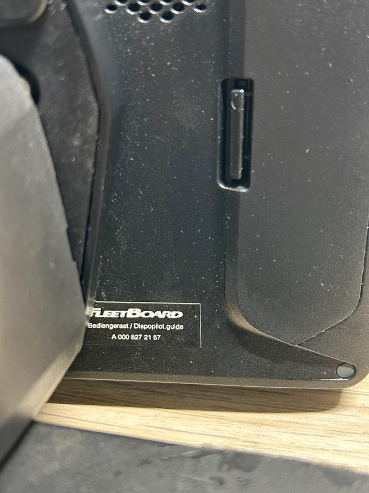 Mercedes Actros MP4 FleetBoard Monitor Display A0008272157 - Tacógrafo para Camión: foto 4 Mercedes Actros MP4 FleetBoard Monitor Display A0008272157 - Tacógrafo para Camión: foto 4