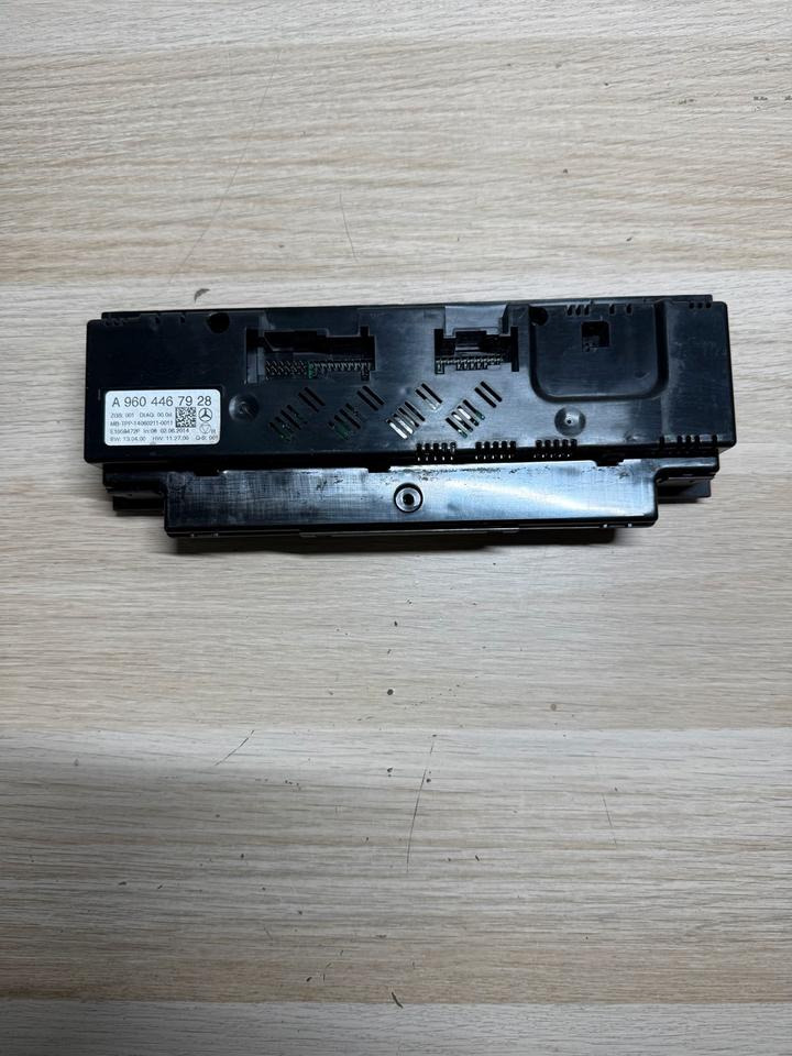 Mercedes Actros MP4 Klimabedienteil Klima Heizung A9604467928 - Unidad de control para Camión: foto 3 Mercedes Actros MP4 Klimabedienteil Klima Heizung A9604467928 - Unidad de control para Camión: foto 3