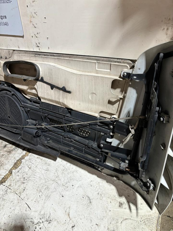 Mercedes Actros MP4 Motorhaube A9607500409 - Carrocería y exterior para Camión: foto 5 Mercedes Actros MP4 Motorhaube A9607500409 - Carrocería y exterior para Camión: foto 5