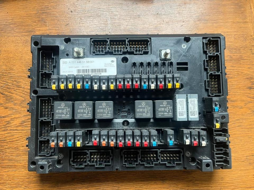 Mercedes Actros MP4 SAM Cabin Sicherungskasten A0014465158 - Fusible para Camión: foto 1 Mercedes Actros MP4 SAM Cabin Sicherungskasten A0014465158 - Fusible para Camión: foto 1