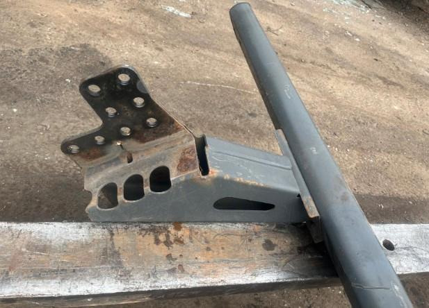 Mercedes Actros MP4 Unterfahrschutz - Carrocería y exterior para Camión: foto 5 Mercedes Actros MP4 Unterfahrschutz - Carrocería y exterior para Camión: foto 5