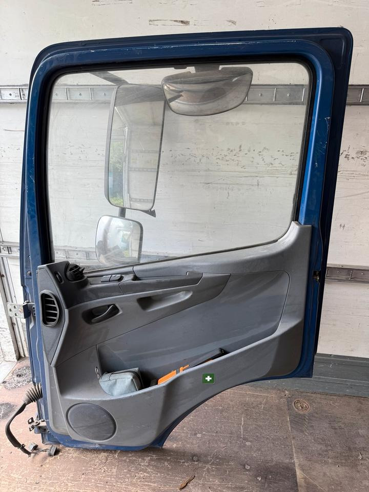 Mercedes Atego 2 Beifahrertür Blau Spiegel Innenverkleidung LN 68 - Puerta y piezas para Camión: foto 2 Mercedes Atego 2 Beifahrertür Blau Spiegel Innenverkleidung LN 68 - Puerta y piezas para Camión: foto 2