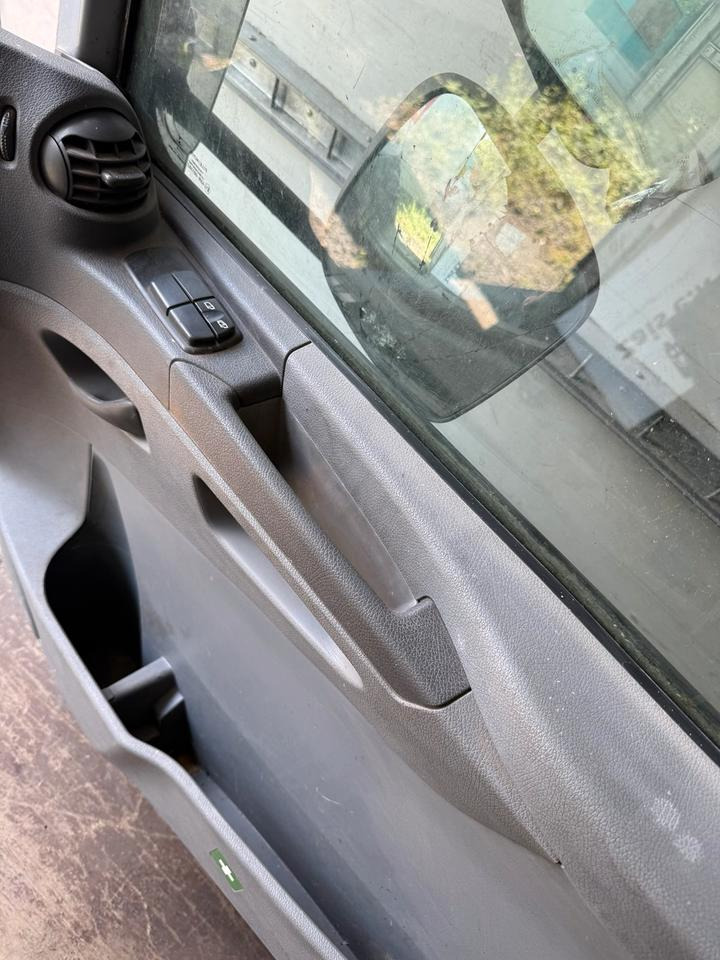 Mercedes Atego 2 Beifahrertür Grau Spiegel Innenverkleidung LN 70 - Puerta y piezas para Camión: foto 4 Mercedes Atego 2 Beifahrertür Grau Spiegel Innenverkleidung LN 70 - Puerta y piezas para Camión: foto 4