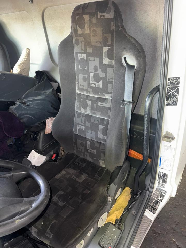 Mercedes Atego 3 Fahrersitz - Asiento para Camión: foto 1 Mercedes Atego 3 Fahrersitz - Asiento para Camión: foto 1