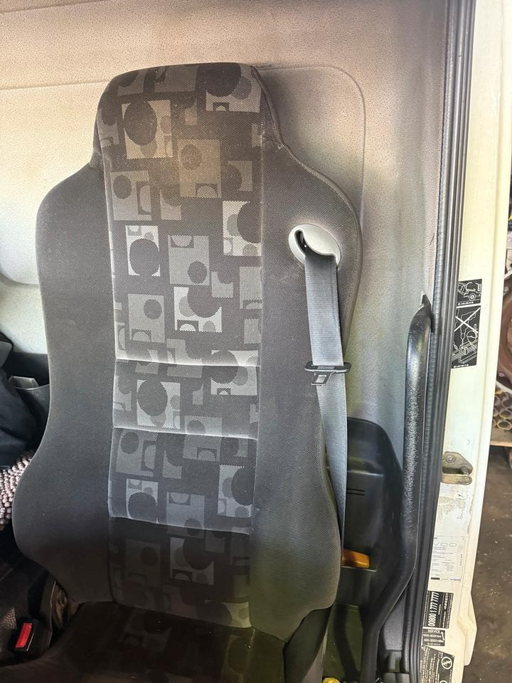 Mercedes Atego 3 Fahrersitz - Asiento para Camión: foto 3 Mercedes Atego 3 Fahrersitz - Asiento para Camión: foto 3