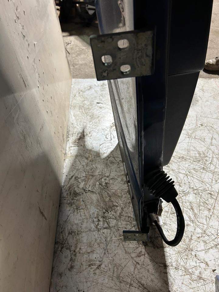 Mercedes Atego 4 EU6 Beifahrertür Innenverkleidung, Spiegel LN 45 - Puerta y piezas para Camión: foto 3 Mercedes Atego 4 EU6 Beifahrertür Innenverkleidung, Spiegel LN 45 - Puerta y piezas para Camión: foto 3