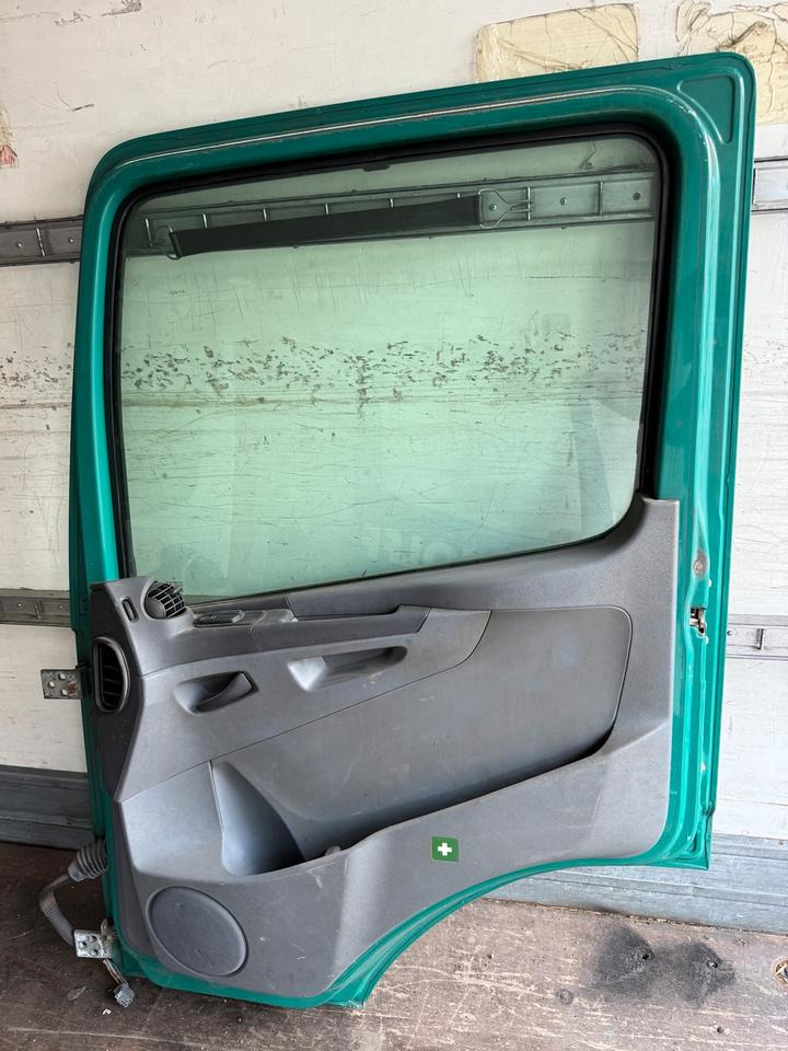 Mercedes Atego Beifahrertür Grün Innenverkleidung LN 71 - Puerta y piezas para Camión: foto 2 Mercedes Atego Beifahrertür Grün Innenverkleidung LN 71 - Puerta y piezas para Camión: foto 2