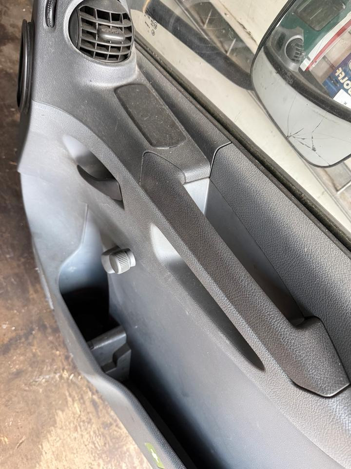 Mercedes Atego Beifahrertür Weiß Spiegel Innenverkleidung LN 75 - Puerta y piezas para Camión: foto 3 Mercedes Atego Beifahrertür Weiß Spiegel Innenverkleidung LN 75 - Puerta y piezas para Camión: foto 3