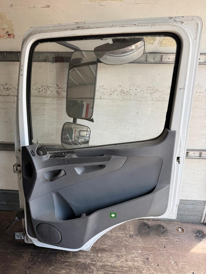 Mercedes Atego Beifahrertür weiß Spiegel Innenverkleidung - Puerta y piezas para Camión: foto 2 Mercedes Atego Beifahrertür weiß Spiegel Innenverkleidung - Puerta y piezas para Camión: foto 2